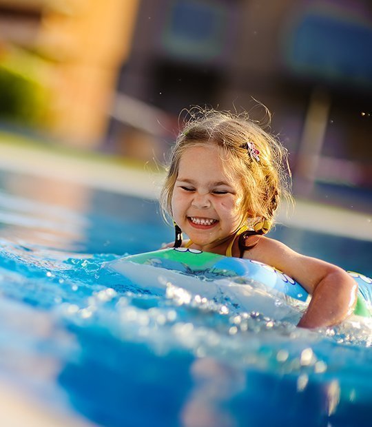 Equipos para mejorar la calidad del agua de tu piscina
